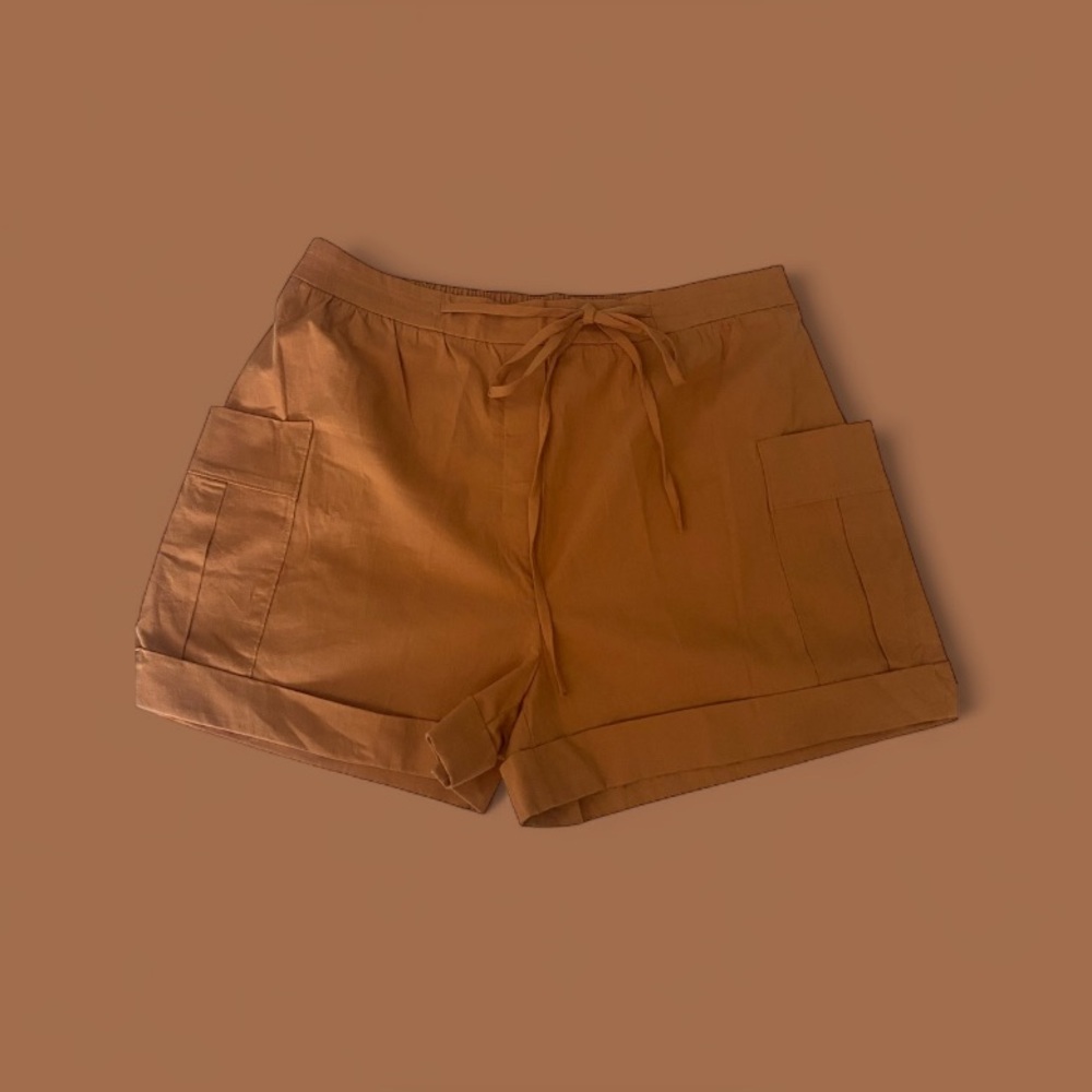 Good Luck Gem Women's Brown Cargo Shorts NWOT.